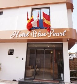 Entrée et rooftop de l'Hotel Blue Pearl