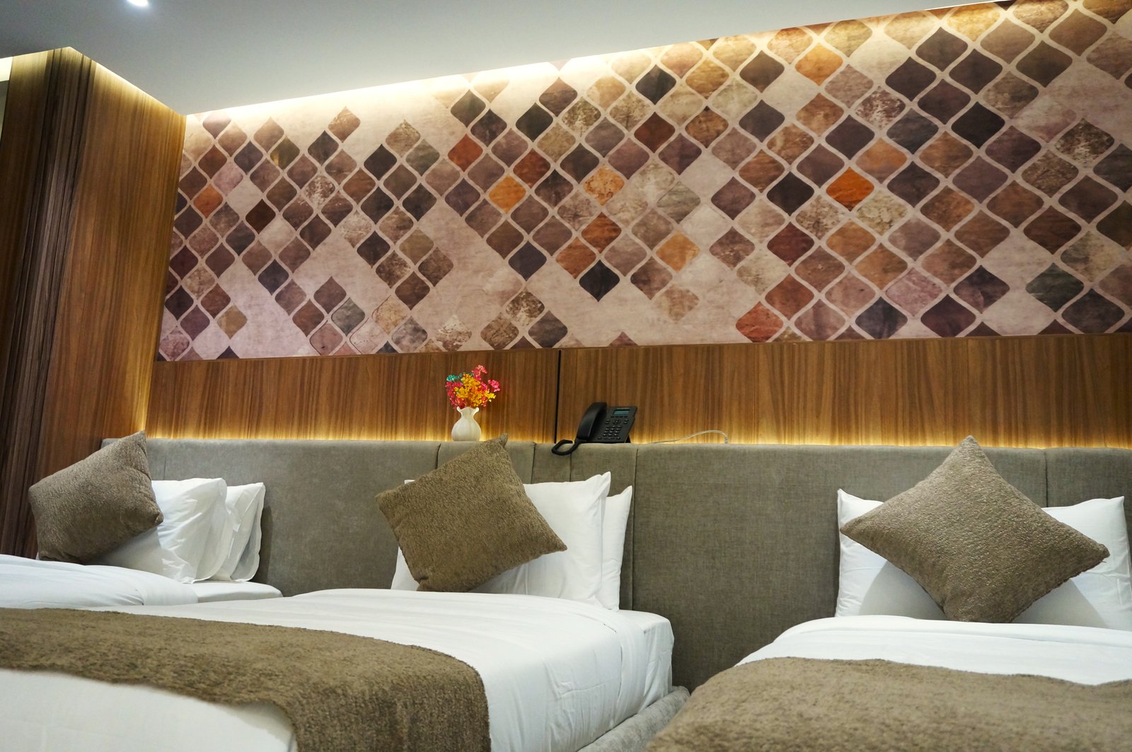Chambre triple élégante à l'Hotel Blue Pearl
